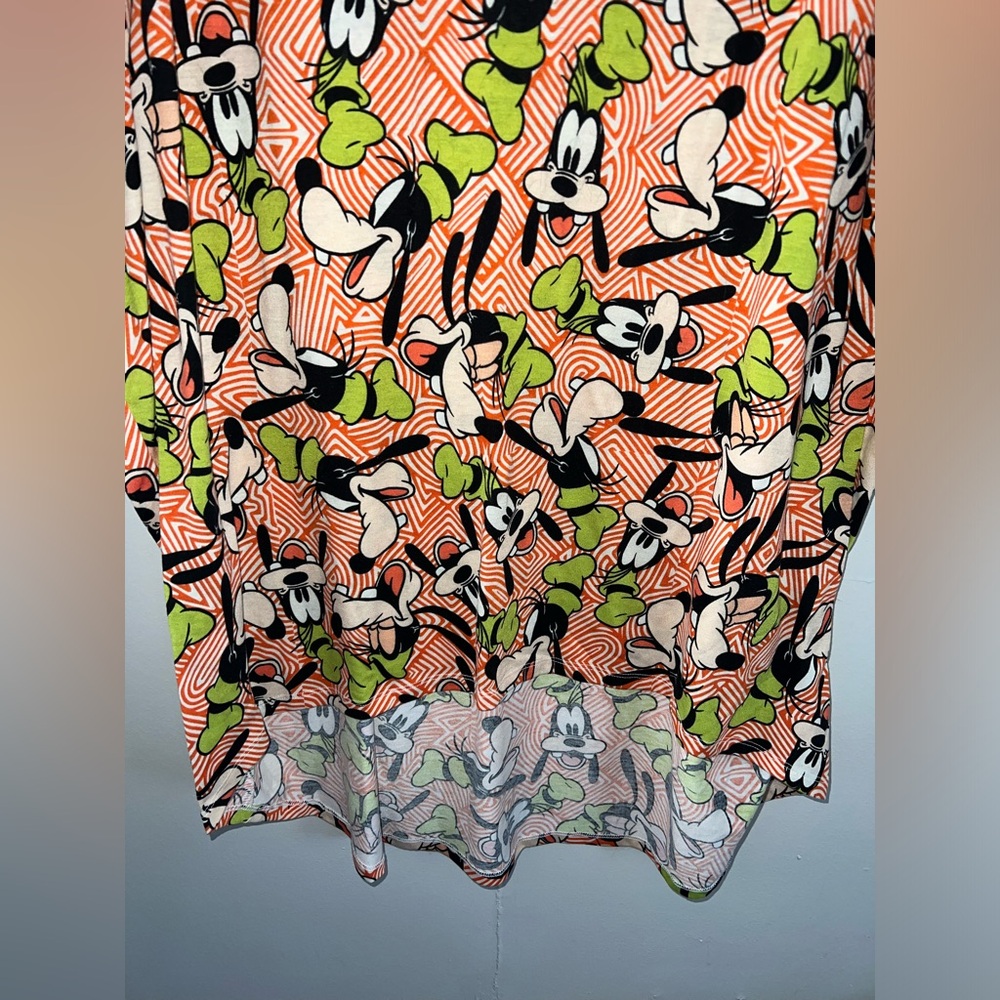 LuLaRoe x Disney Goofy Print Irma Short Sleeve Tunic Top Size 2X - Picture 2 of 5